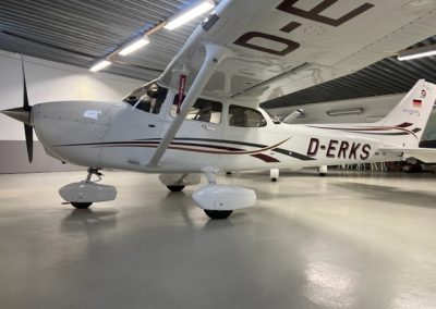 Air-Unlimited_Cessna_172_D-ERKS_04