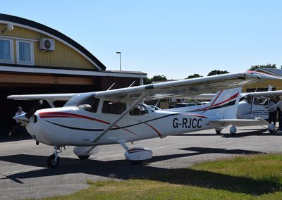 Cessna_172S_G-RJCC_03