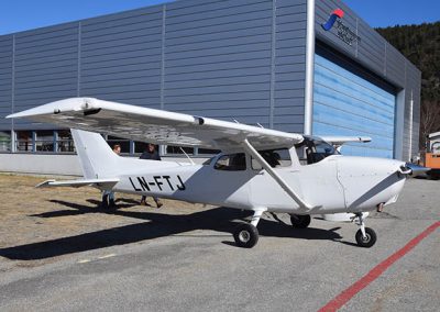 Cessna_172S_LN-FTJ_01