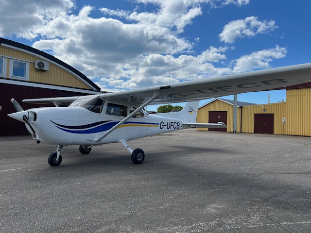 Cessna 172 SP, G-UFCB, Year 1999